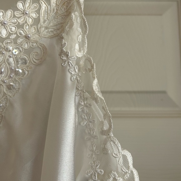 Stunning soft light ivory Dentelle negligee - NWT - size large - Picture 4 of 14